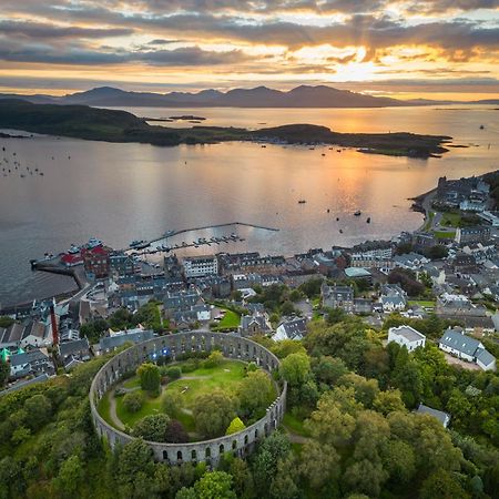 Oban Youth Hostel Eksteriør billede Fort Belanabubble, overlooking the town of Portree