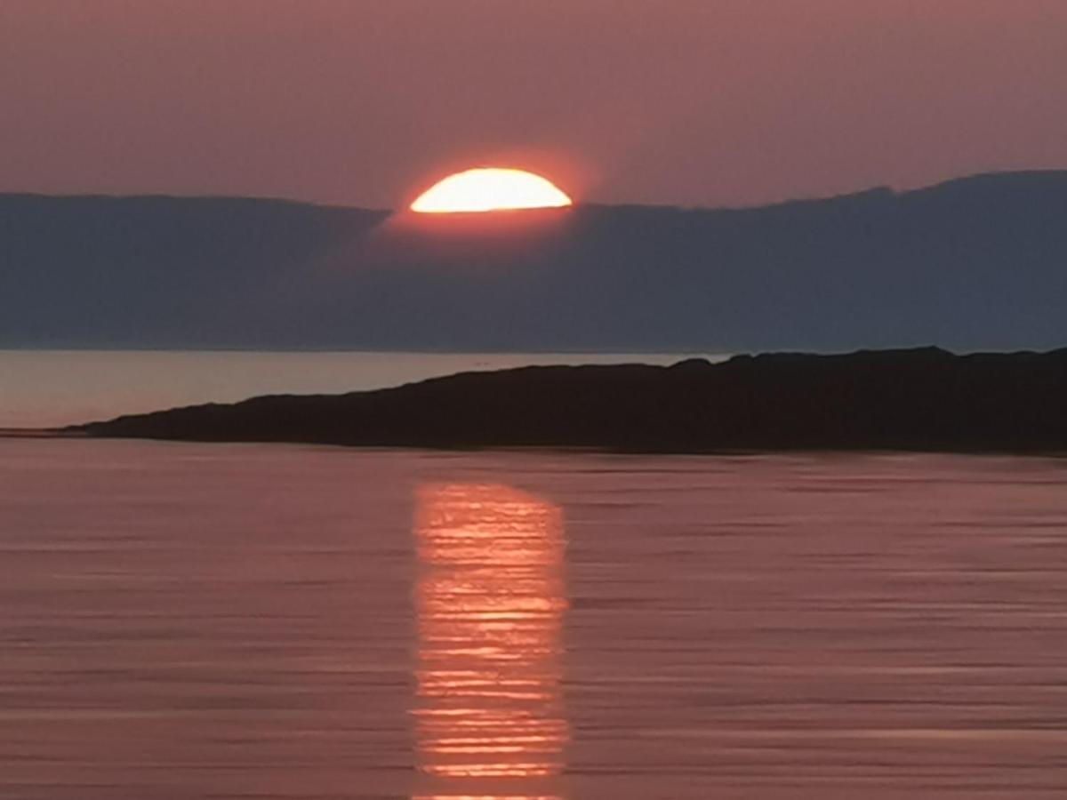 Oban Youth Hostel Eksteriør billede Sunset over the Gulf of Riga