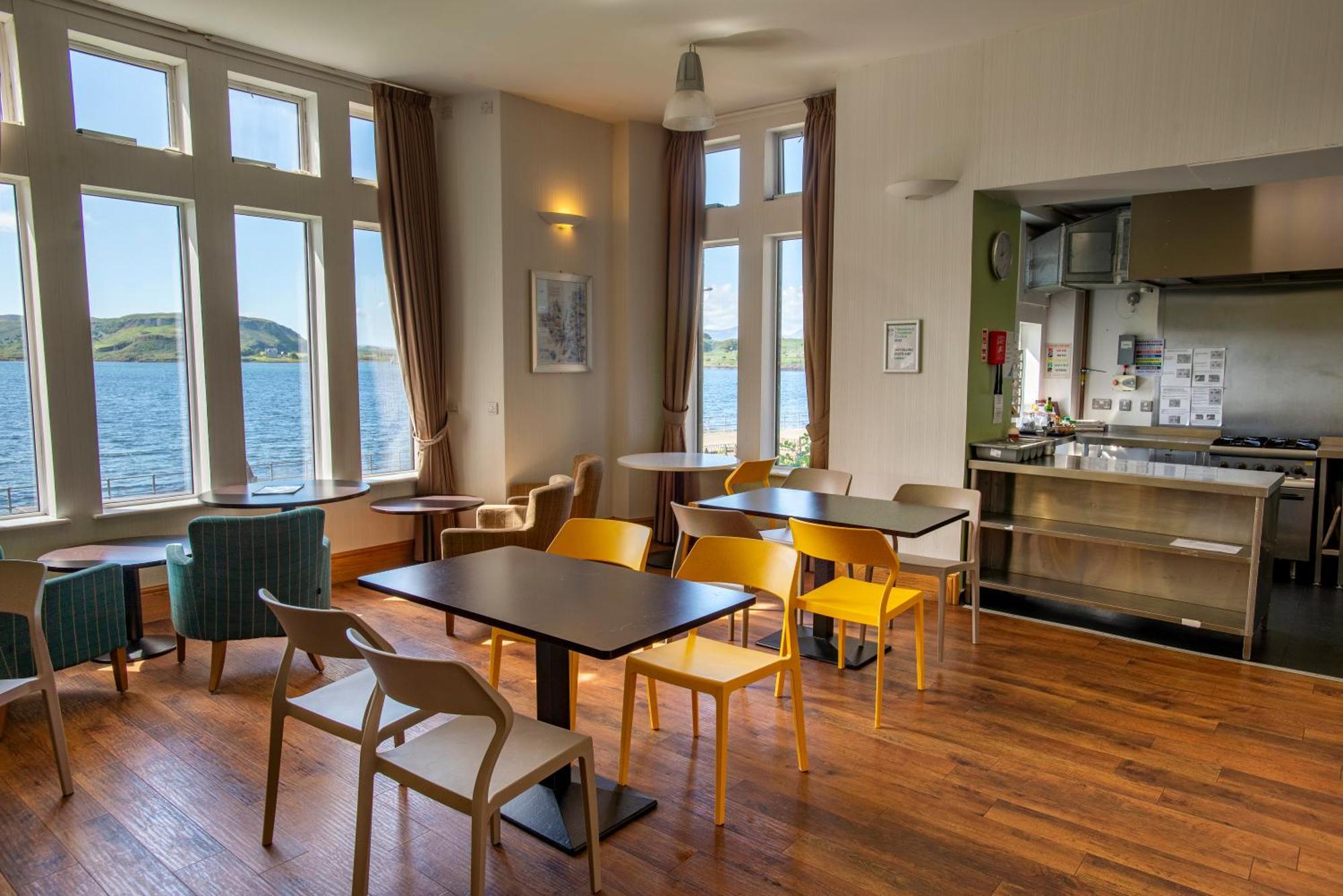 Oban Youth Hostel Eksteriør billede The kitchen and dining room at the hostel
