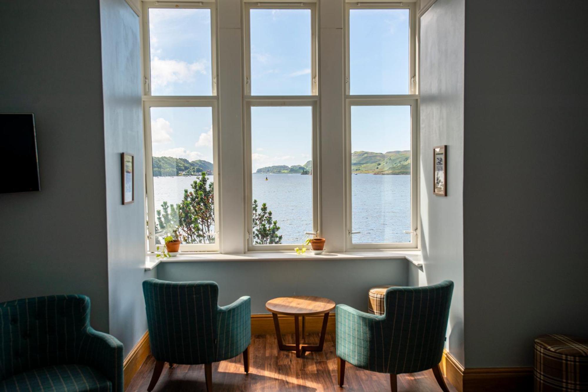 Oban Youth Hostel Eksteriør billede View of Lough Ree from the hotel