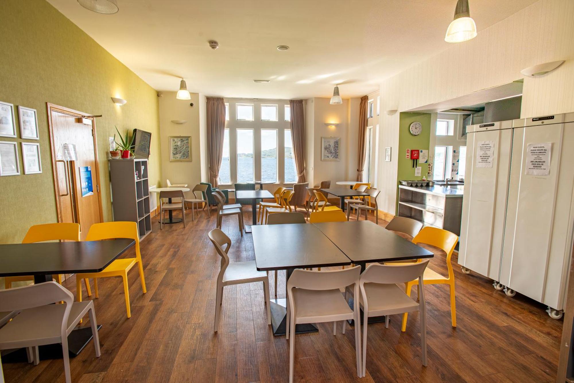 Oban Youth Hostel Eksteriør billede The kitchen and dining room at the hostel