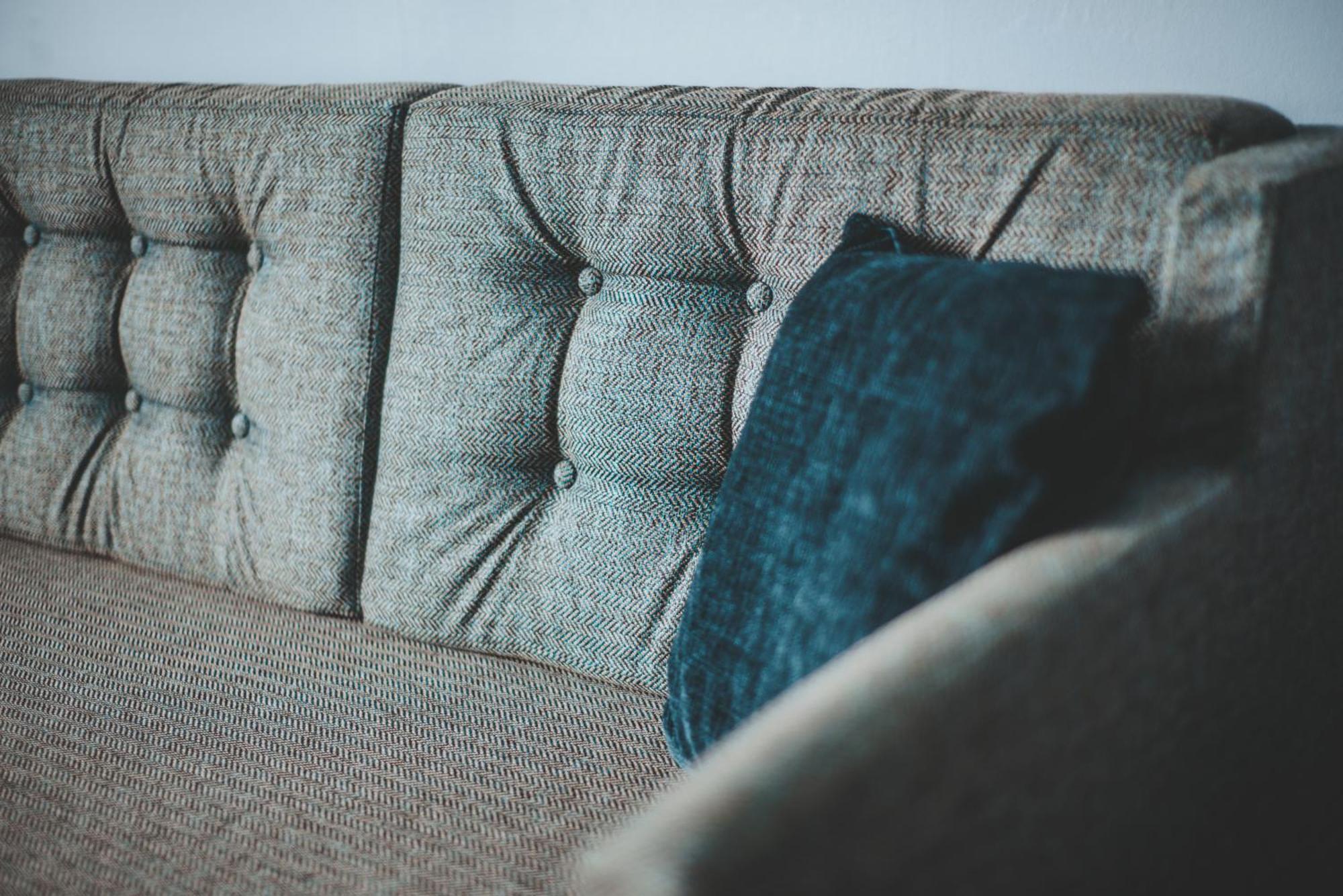 Oban Youth Hostel Eksteriør billede A sofa