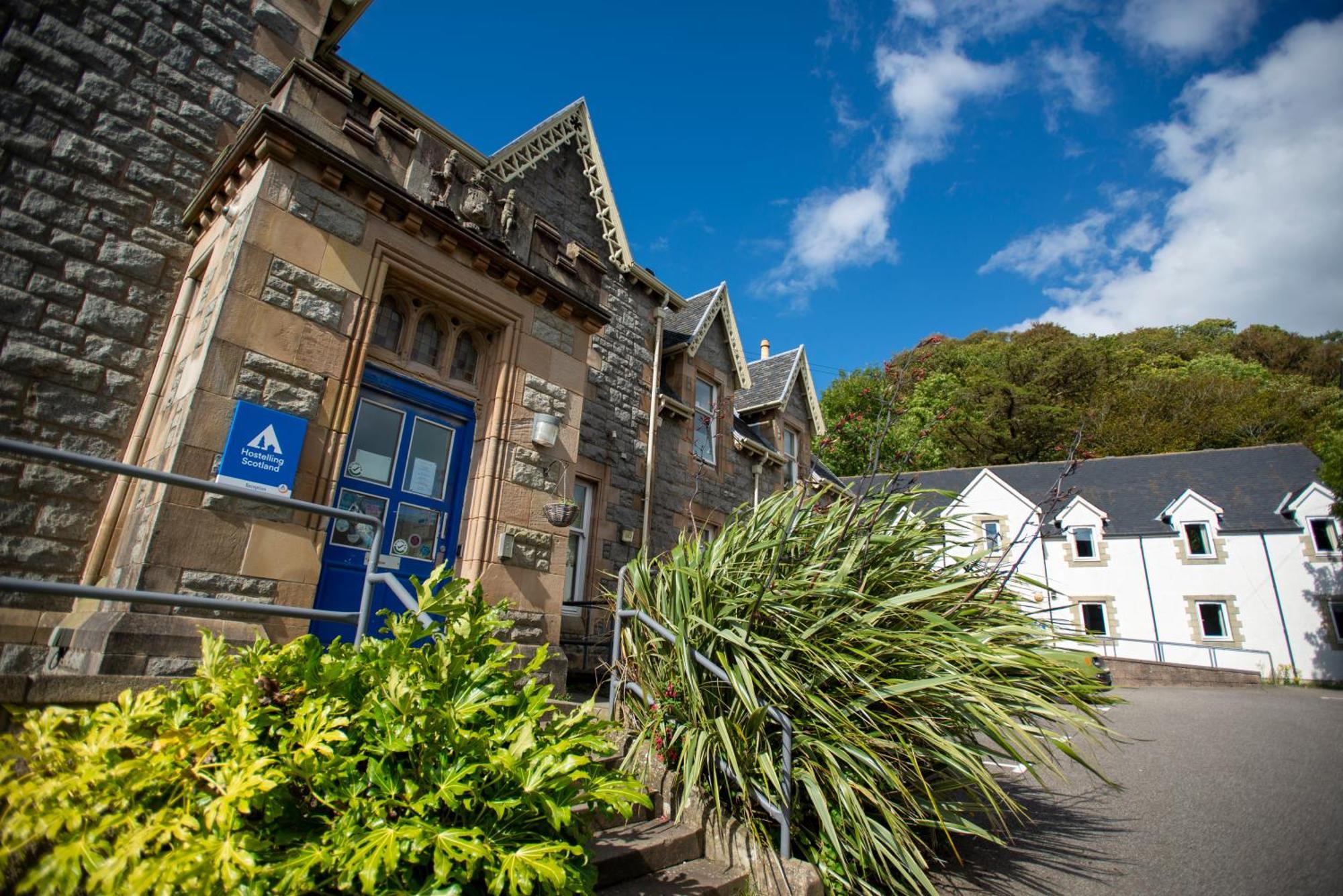 Oban Youth Hostel Eksteriør billede The former station building